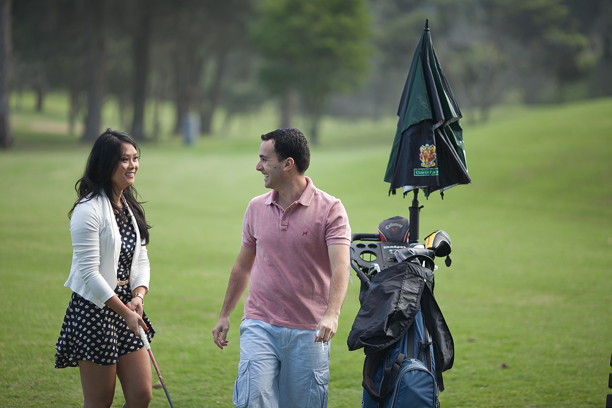 Ensaio de casal jogando golfe, golfe em curitiba, Clube Curitibano de golfe, Agnaldo Teixeira, Fotografo Agnaldo Teixeira